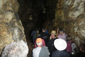Höhlenhorns: Besichtigung der Schertelshöhle. Foto: Glaubke